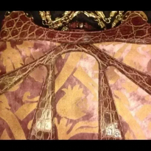 Limited edition Rare Gucci Crystal dragon bag
Tom Ford Gucci collection. - Picture 14 of 17